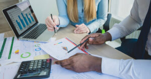 Vì mỗi doanh nghiệp khác nhau nên cần nhiều phương pháp kế toán để ghi nhận đúng thực tế.